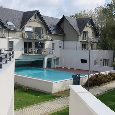 T3 Avec Piscine En 4 Etoiles *